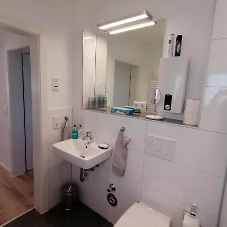Gaestezimmer Bergerhof - Ankommen Und Wohlfuehlen Neuss Exterior photo